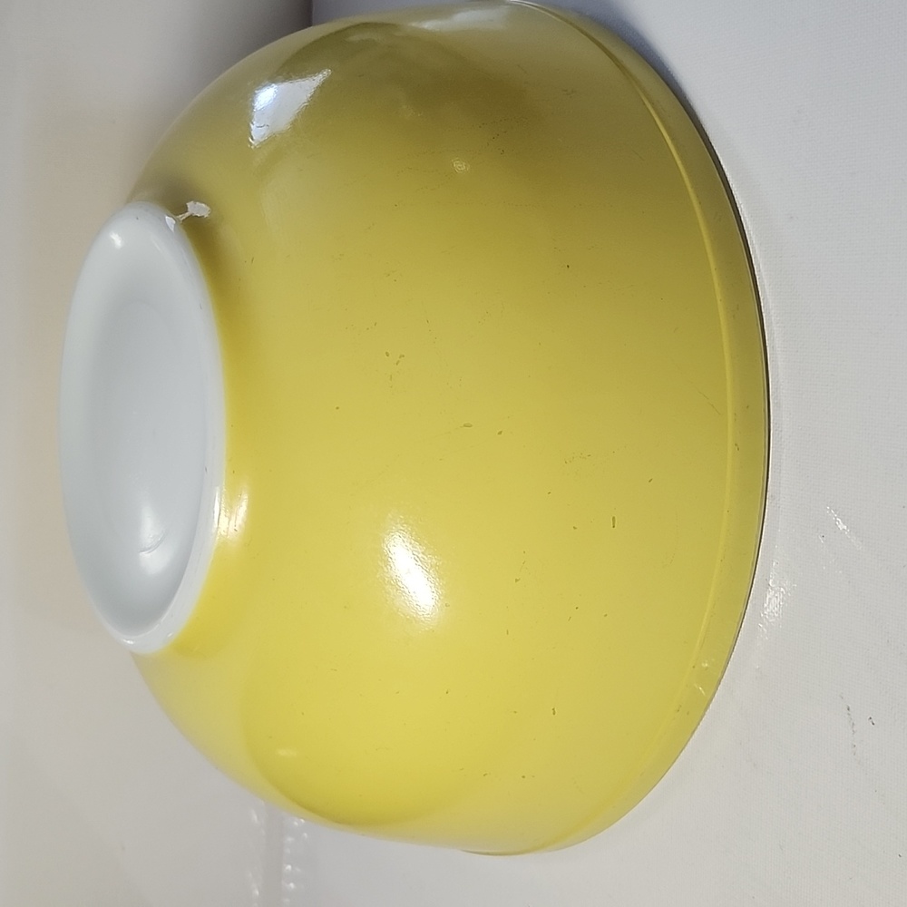 #6)Vintage Pyrex primary yellow nesting mixing bowl 404-4qt T.M Reg mark